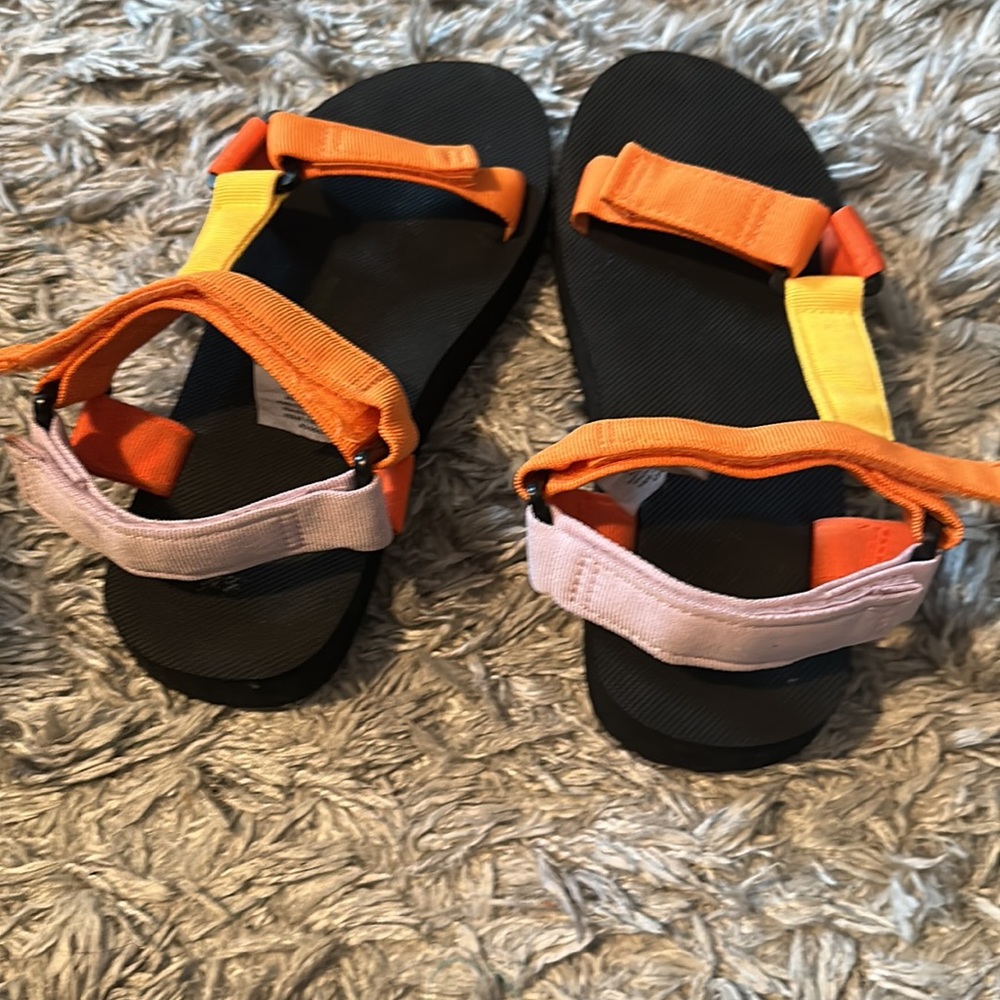 Sandals - Picture 2 of 6